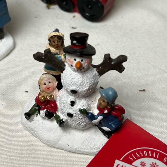 LIGHT UP CHRISTMAS TOWN FAIRY GARDEN GIFT SET - Picture 14 of 16